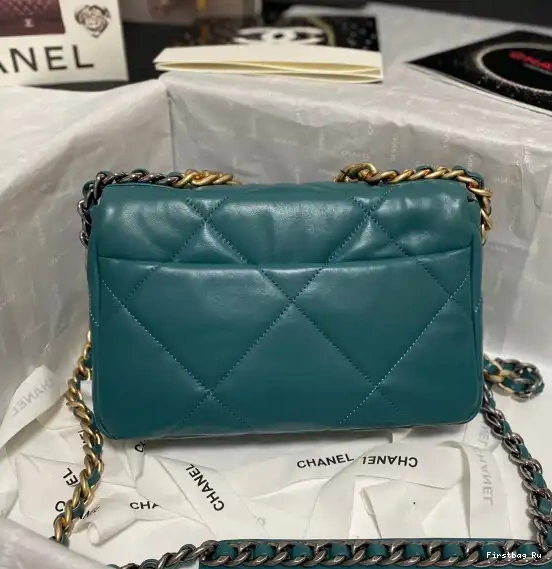 First Bag Ru BAG FLAP 19 CHANEL 0630